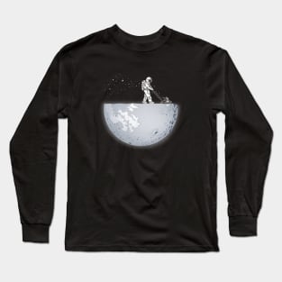 Astronaut mowing the moon Long Sleeve T-Shirt